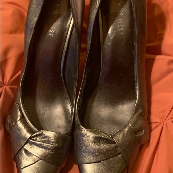 Classy silver pump - Picture 3 of 3